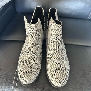 True Craft snake print boots